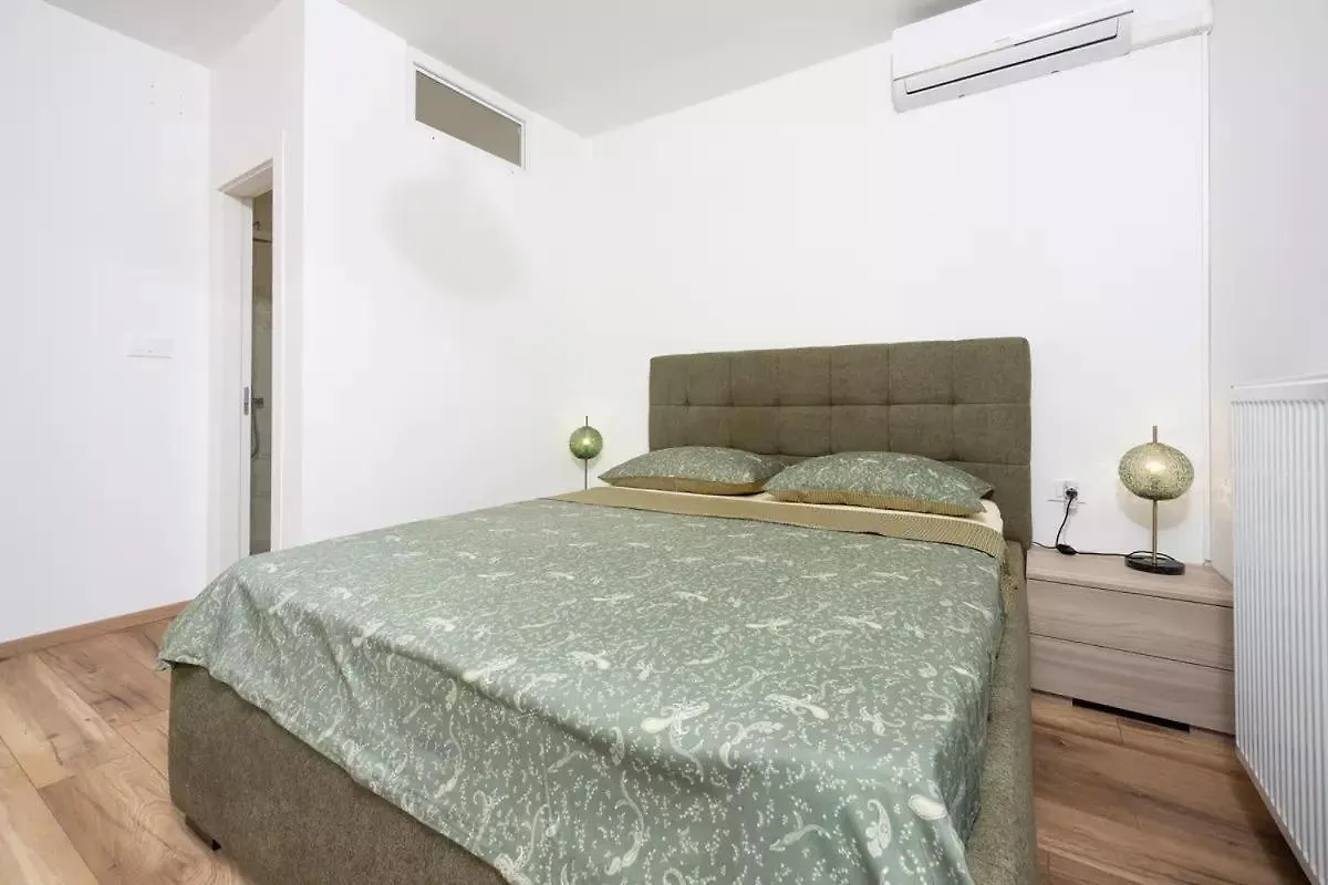 Apartment In Crikvenica 45025