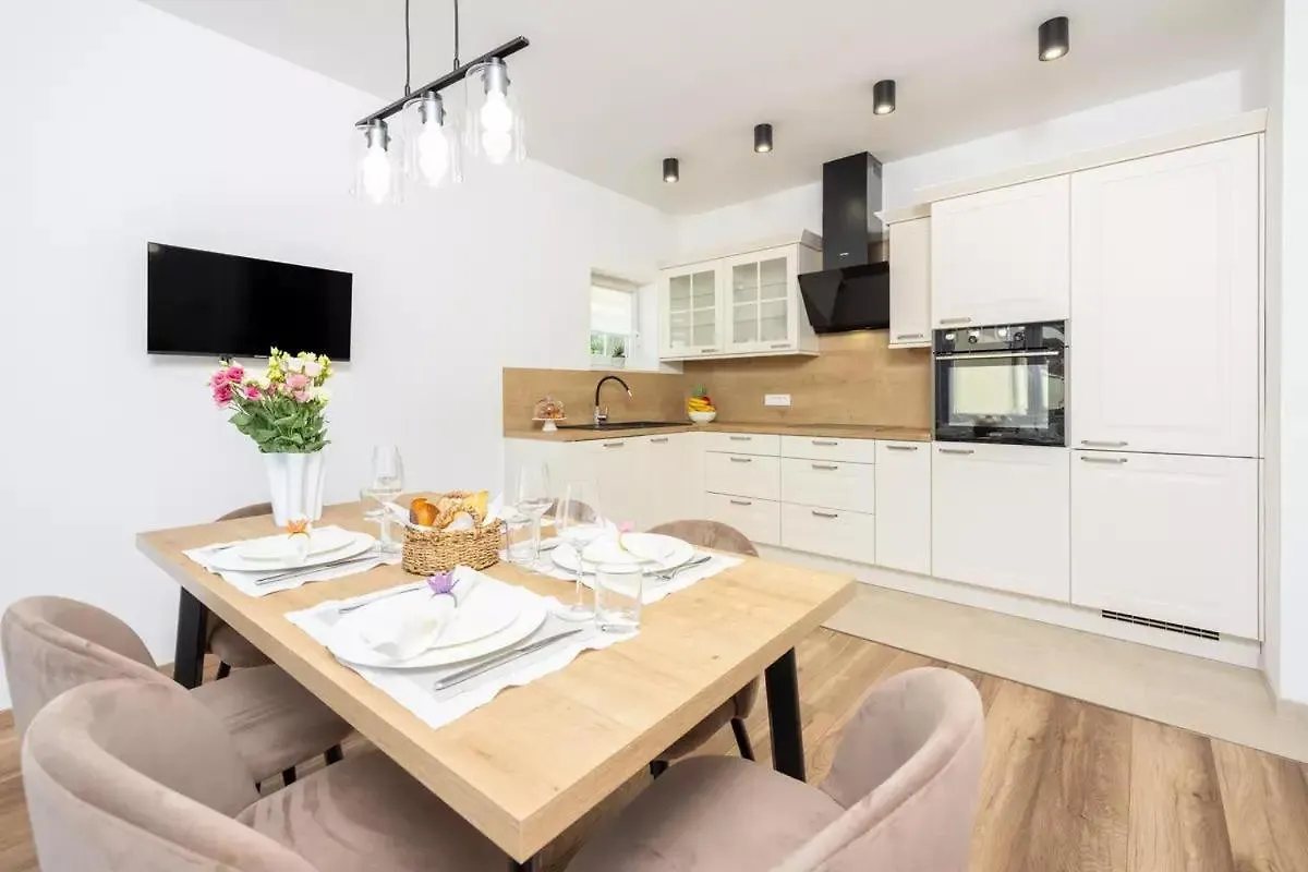 Apartment In Crikvenica 45025