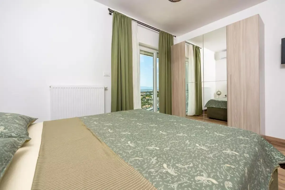 Apartment In Crikvenica 45025
