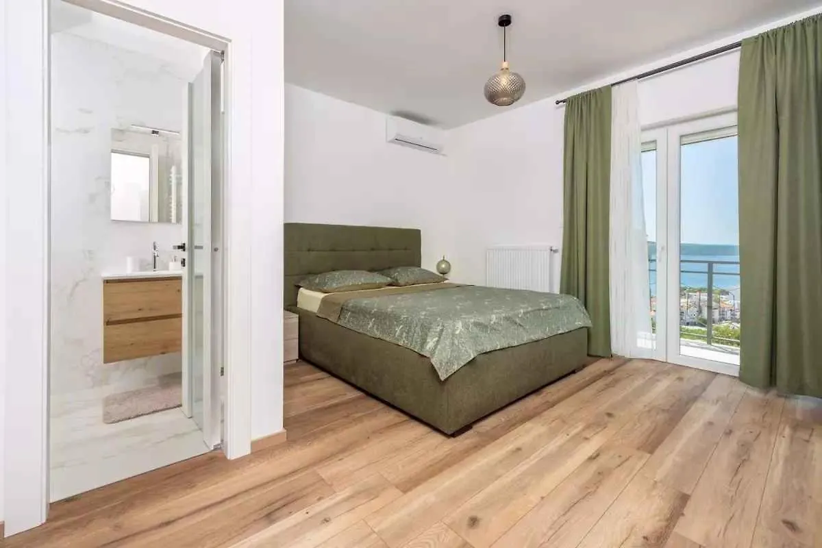 Apartment In Crikvenica 45025