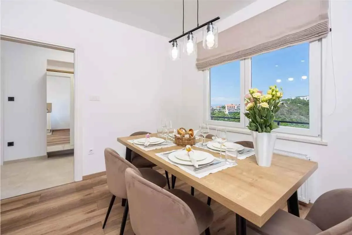 Apartment In Crikvenica 45025